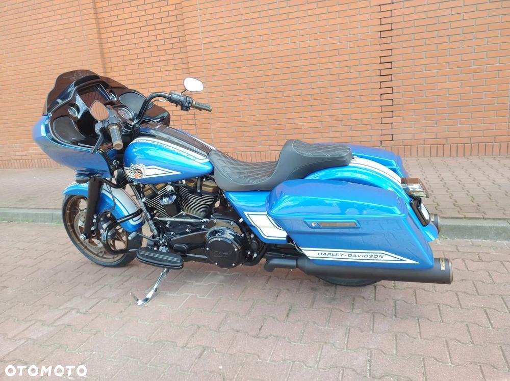 Harley-Davidson Touring Road Glide - 2