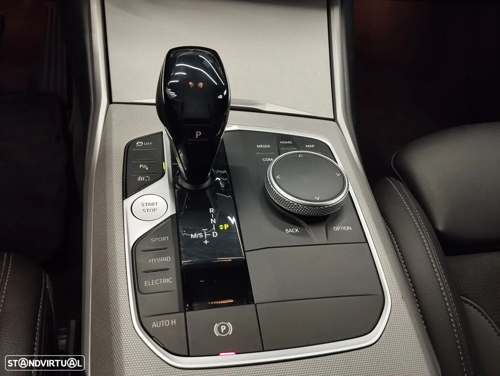 BMW 320 e Touring Corporate Edition Auto - 37