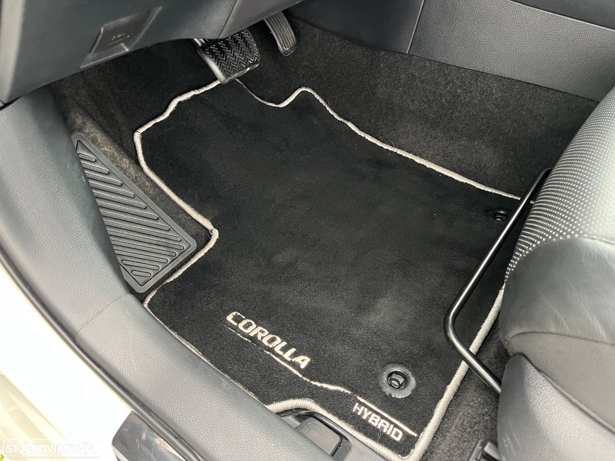 Toyota Corolla 2.0 Hybrid Luxury Black - 20