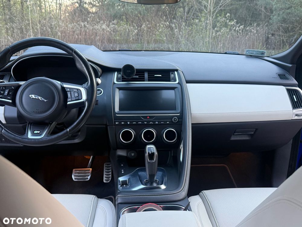 Jaguar E-Pace 2.0 i4P AWD R-Dynamic S - 11