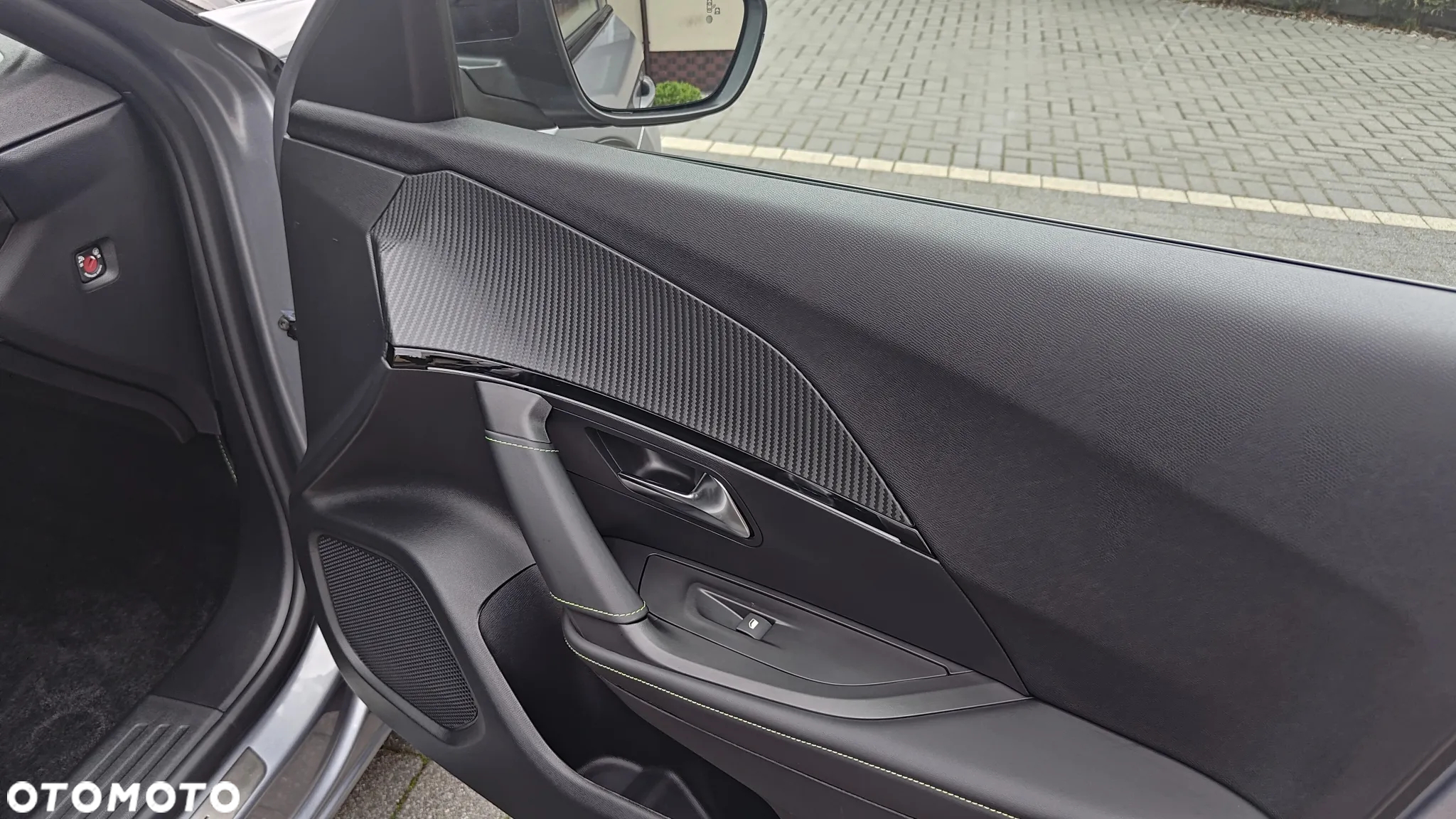 Peugeot 2008 PureTech 130 EAT8 GT - 28