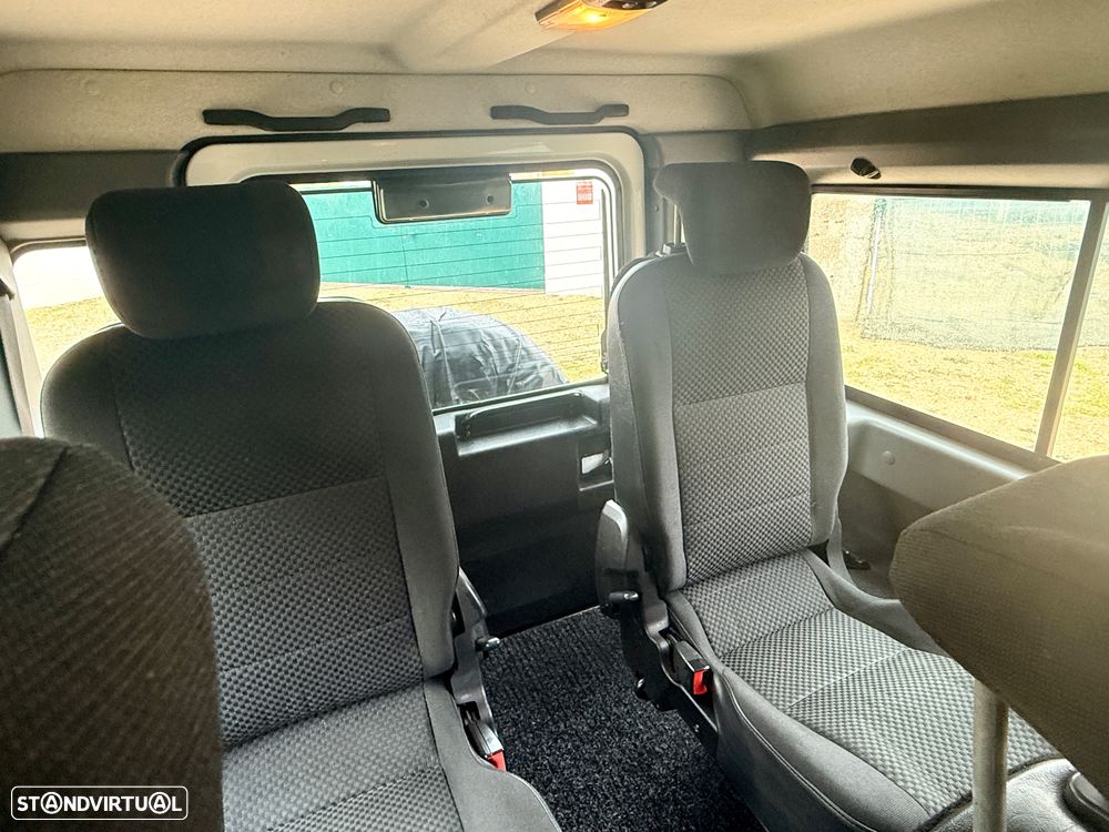 Land Rover Defender - 27