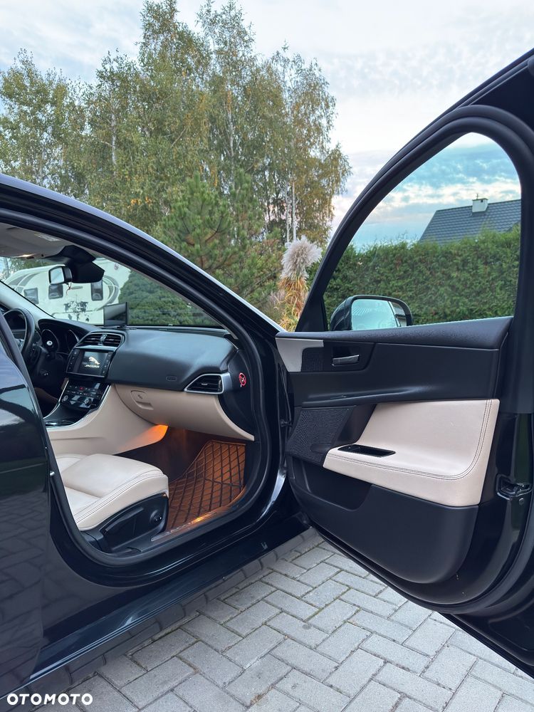 Jaguar XE - 14
