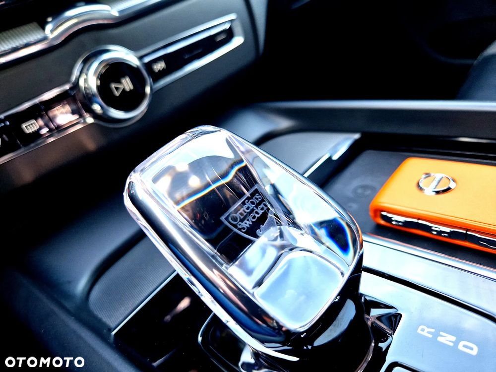 Volvo XC 60 B4 D AWD Plus Dark - 17