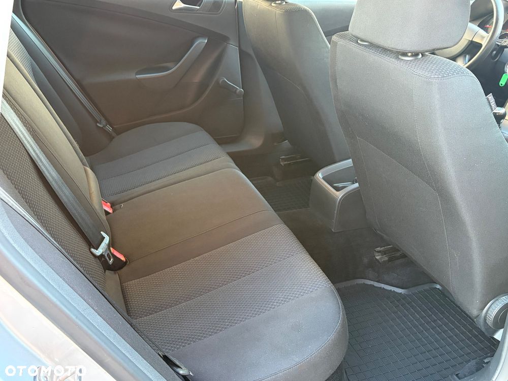Volkswagen Passat 2.0 TDI Trendline - 16