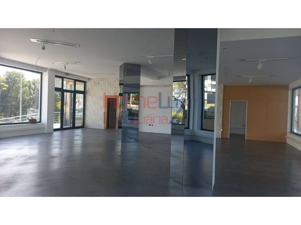 LOJA PARA ARRENDAR EM OLIVEIRA DE AZEMÉIS - Grande imagem: 2/8