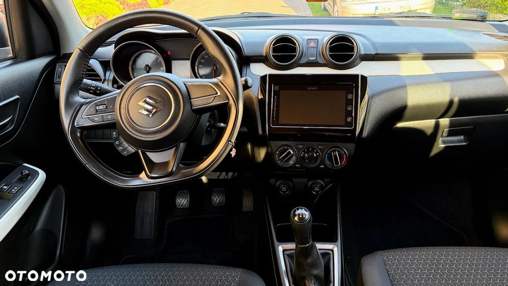 Suzuki Swift 1.2 Premium Plus - 8