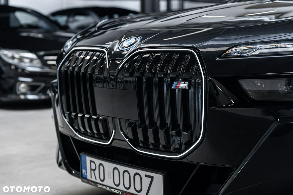 BMW Seria 7 M760e PHEV xDrive Individual Edition sport - 12