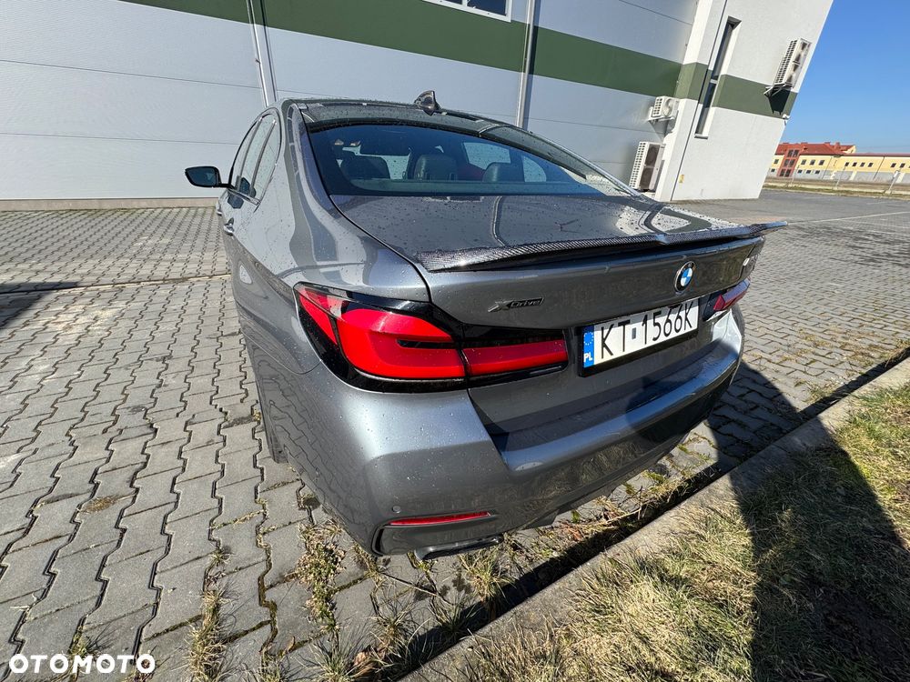 BMW Seria 5 M550i xDrive sport - 11
