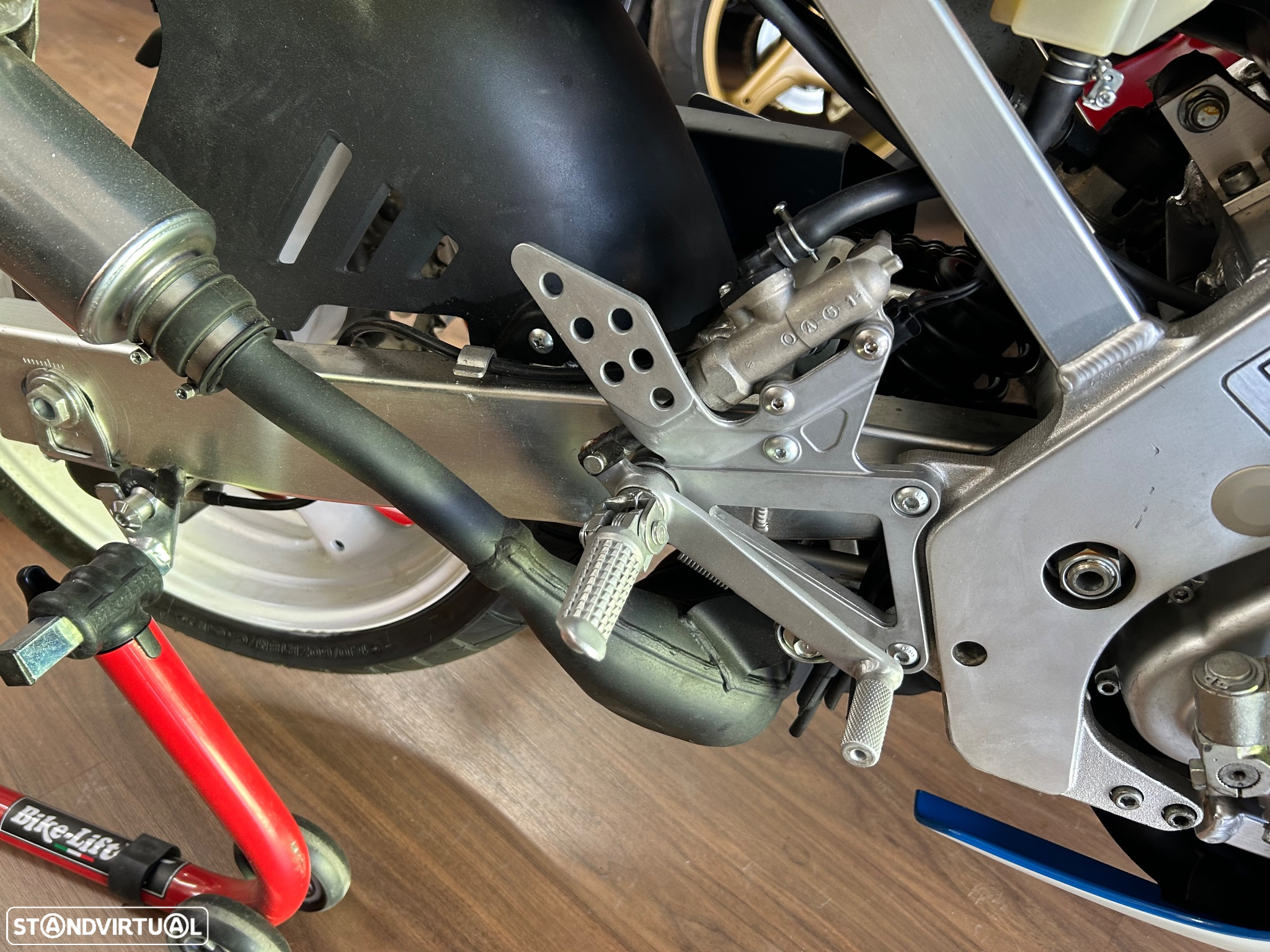 Suzuki RGV 250 VJ 21 - 17