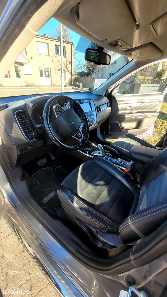 Mitsubishi Outlander - 10