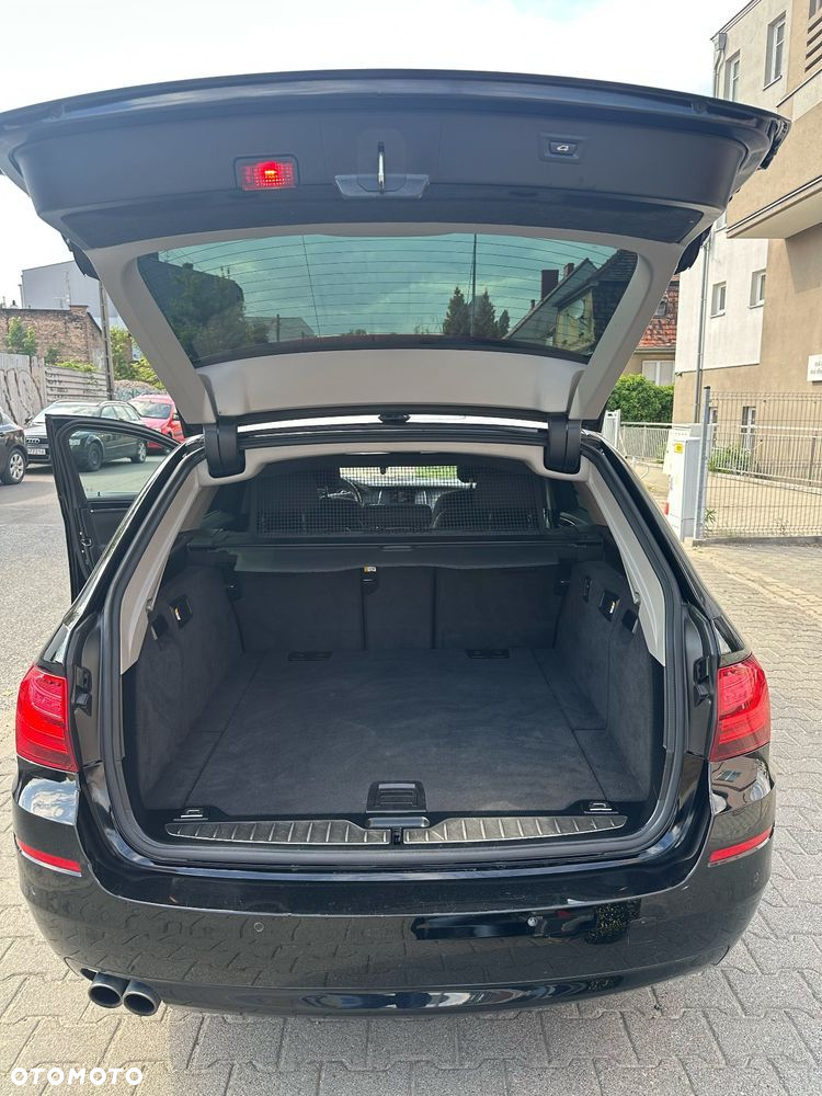 BMW Seria 5 520d xDrive - 28