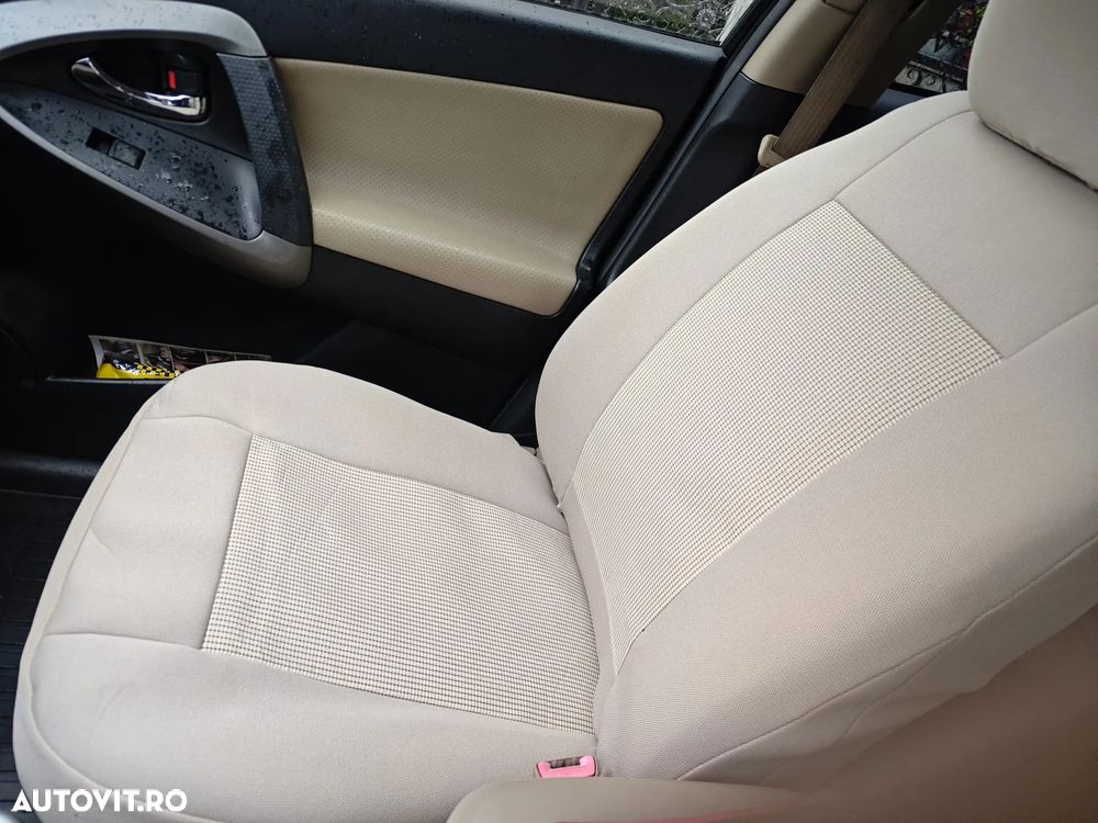Toyota RAV4 2.2L D-CAT M/T Luxury - 15