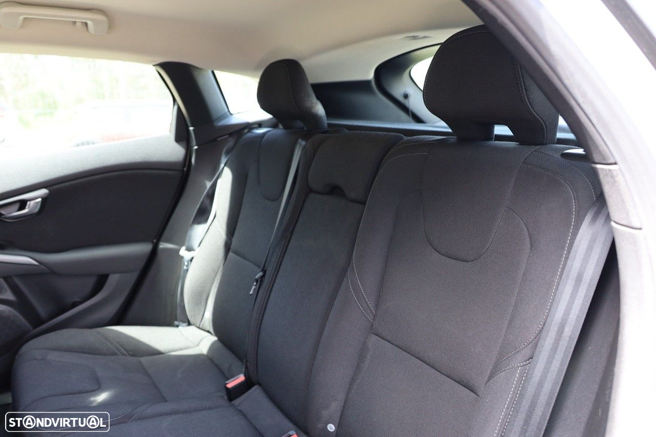 Volvo V40 2.0 D2 Kinetic - 6