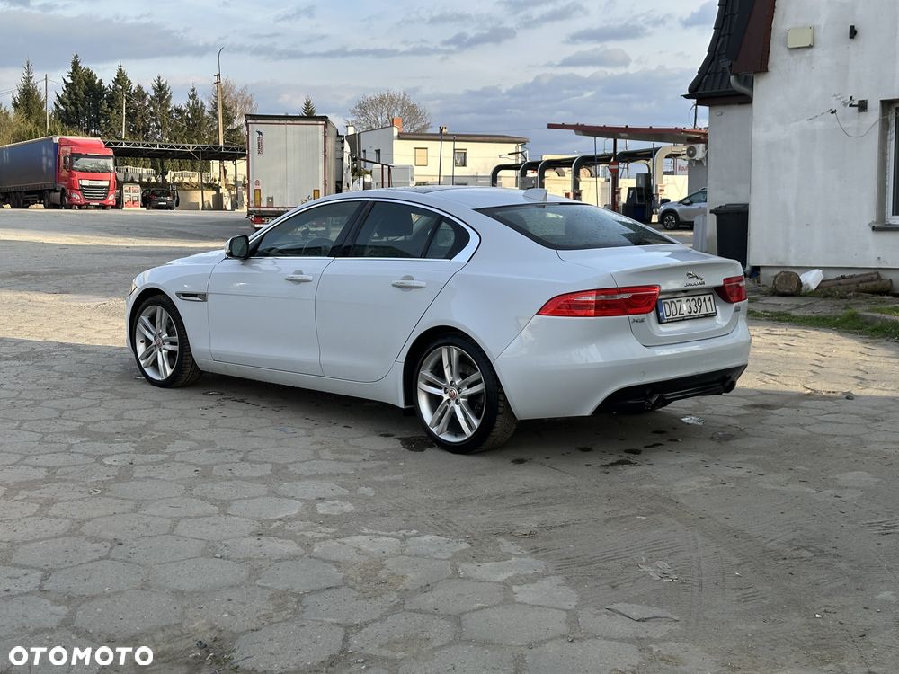 Jaguar XE S - 4