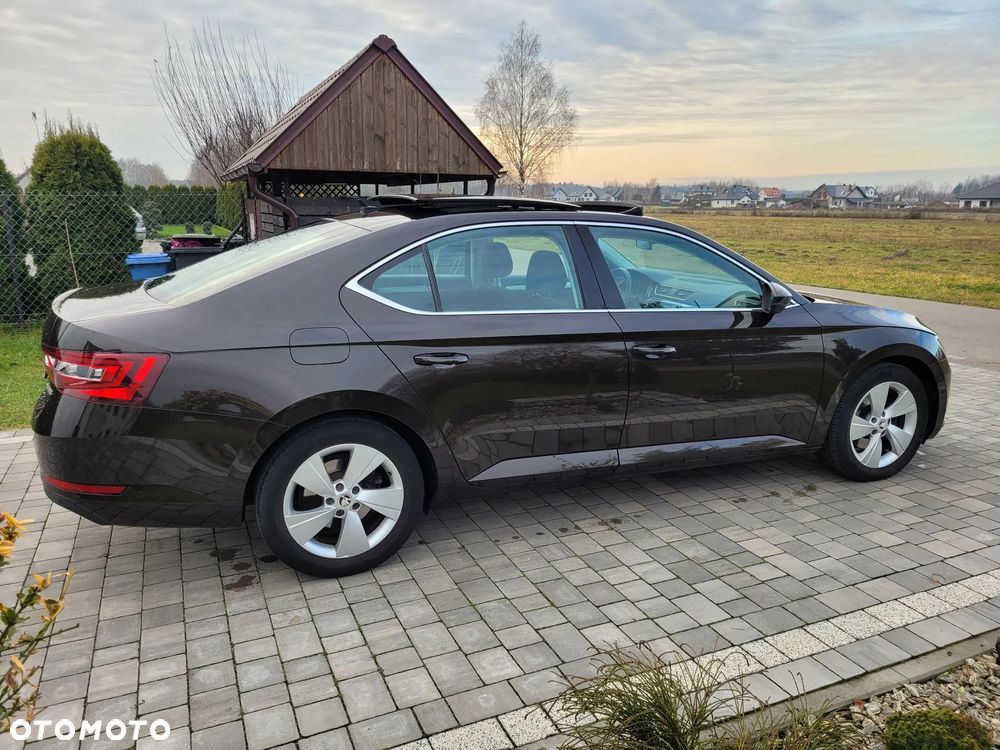 Skoda Superb 2.0 TDI Premium Edition - 6