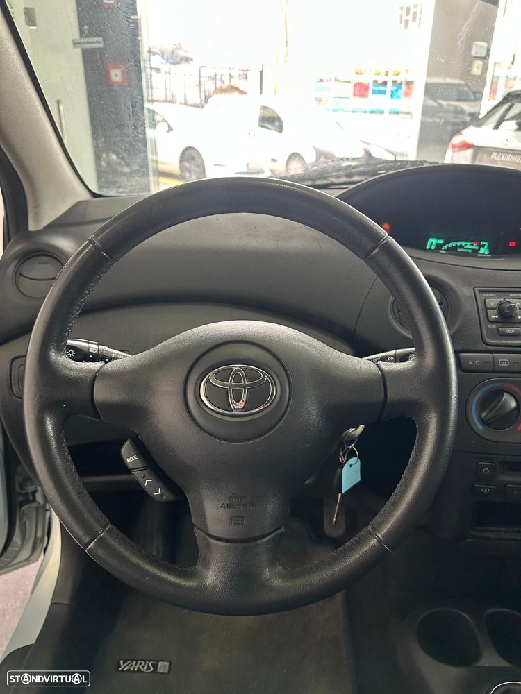 Toyota Yaris 1.3 Luna ABS+CD+AC - 11