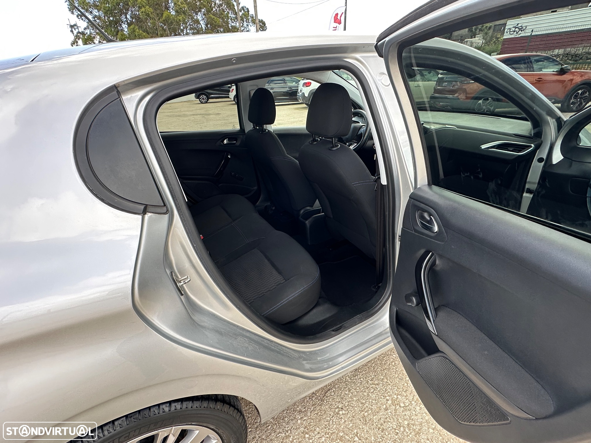 Peugeot 208 1.2 PureTech Style - 30