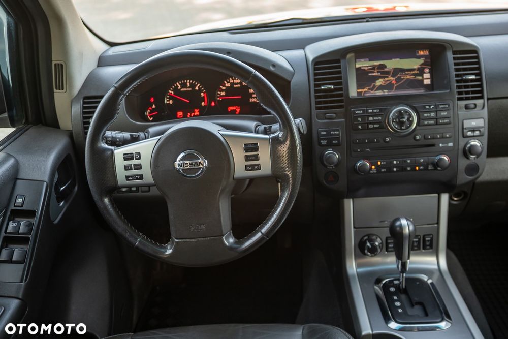 Nissan Navara 3.0 D V6 Platinum Long EU5 - 18