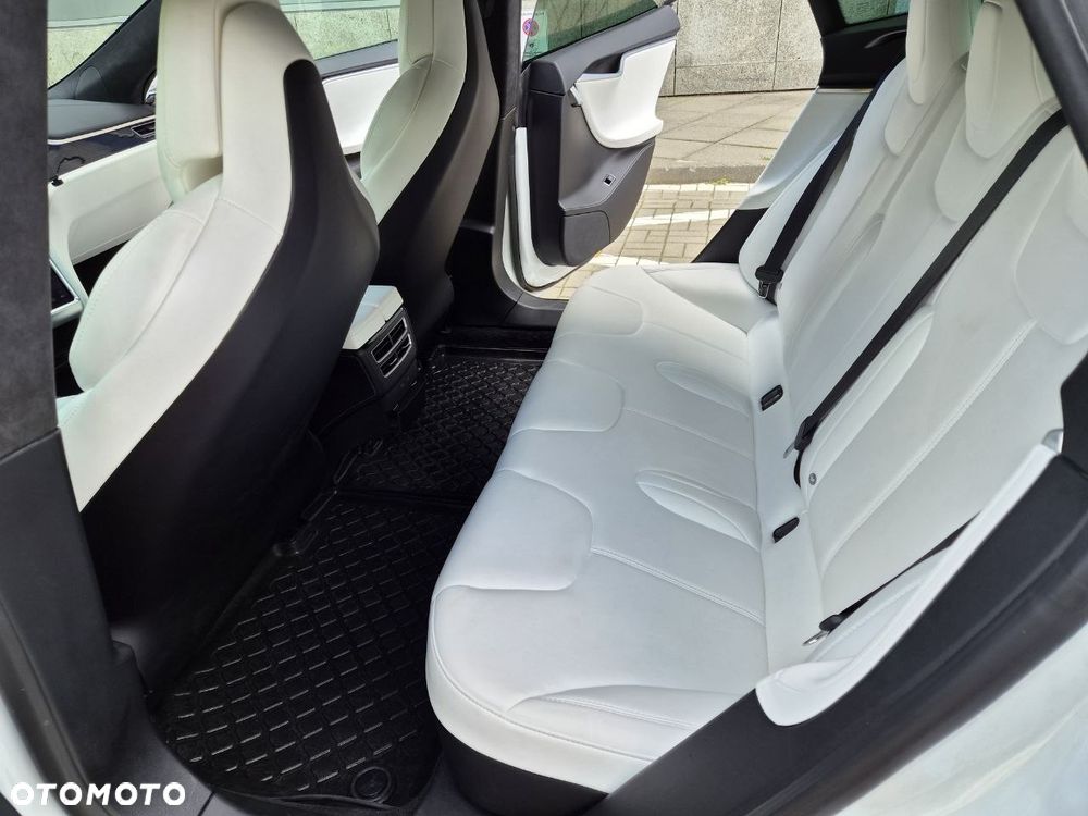 Tesla Model S D - 10