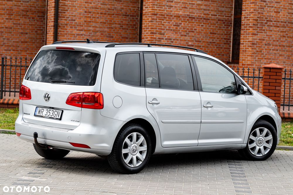 Volkswagen Touran 2.0 TDI DPF BlueMotion Technology DSG STYLE - 10
