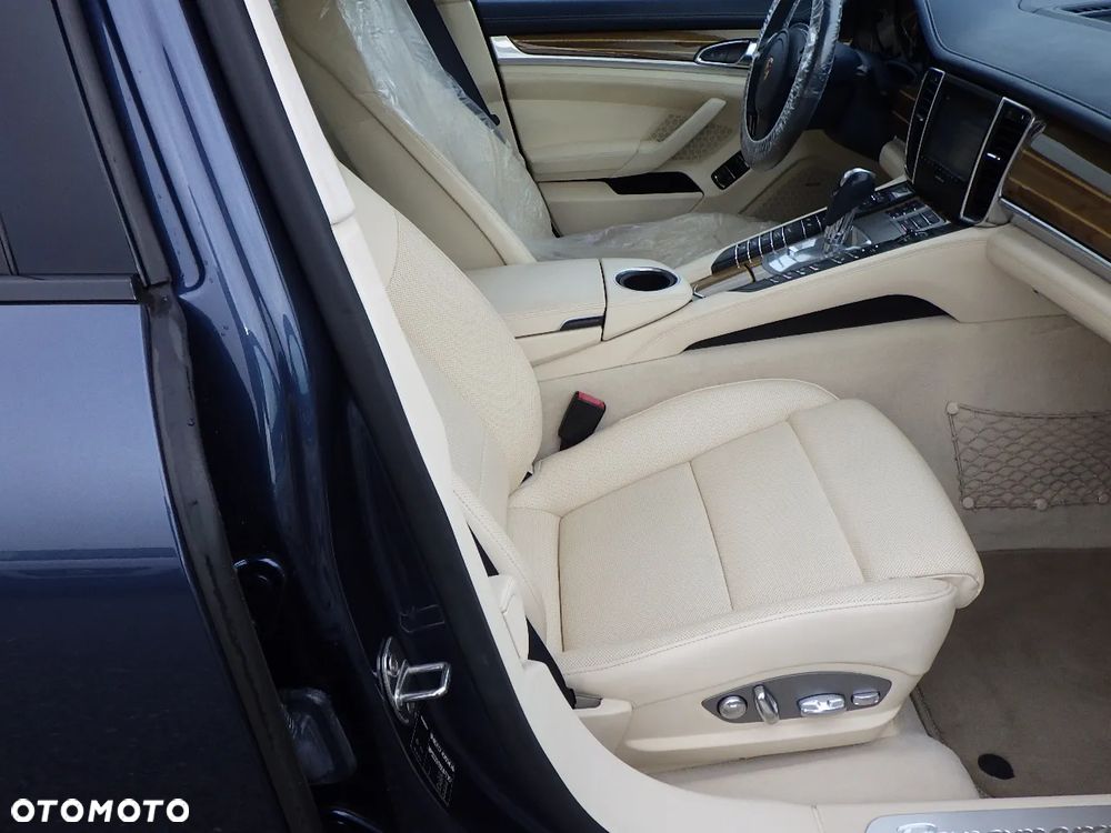 Porsche Panamera GTS PDK - 26