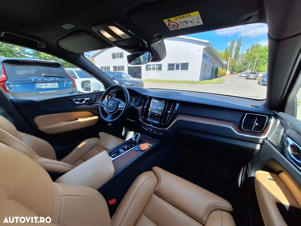 Volvo XC 60 B4 MHEV AT AWD Plus Dark - 20
