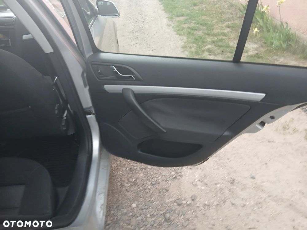 Skoda Octavia 1.6 Ambition - 11