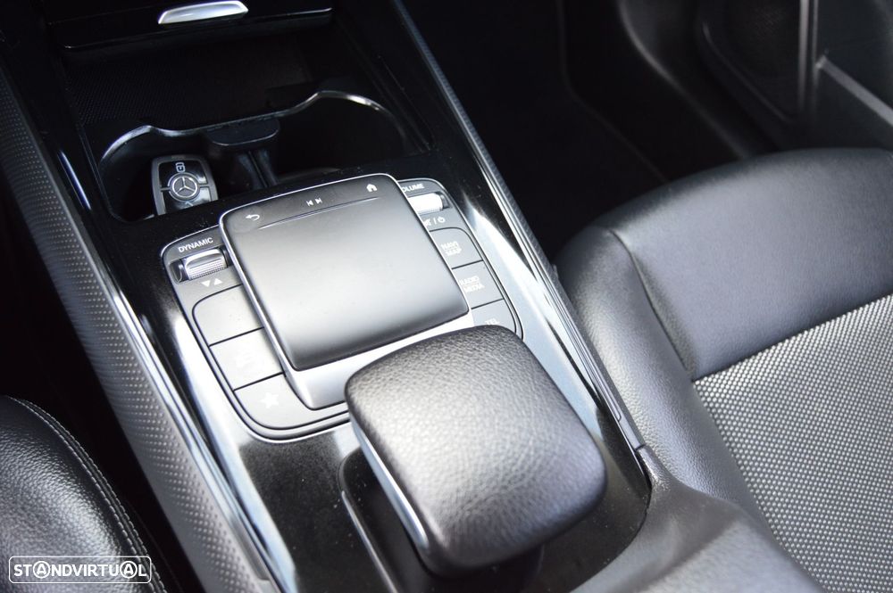 Mercedes-Benz GLA 180 - 43