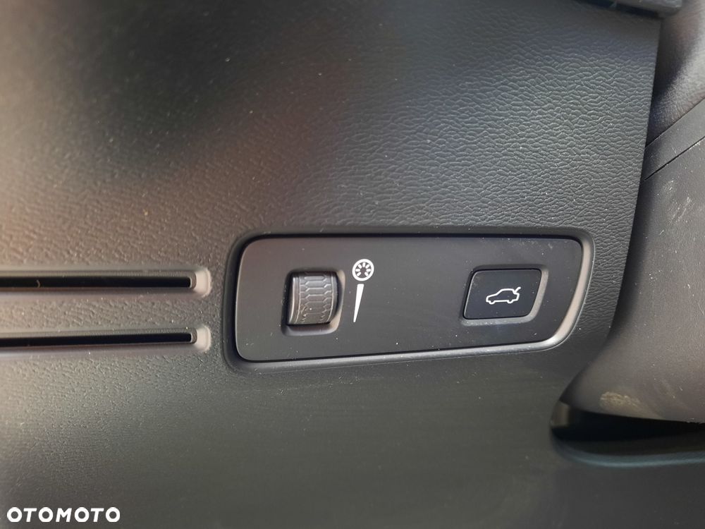 Volvo XC 40 T3 Momentum - 26