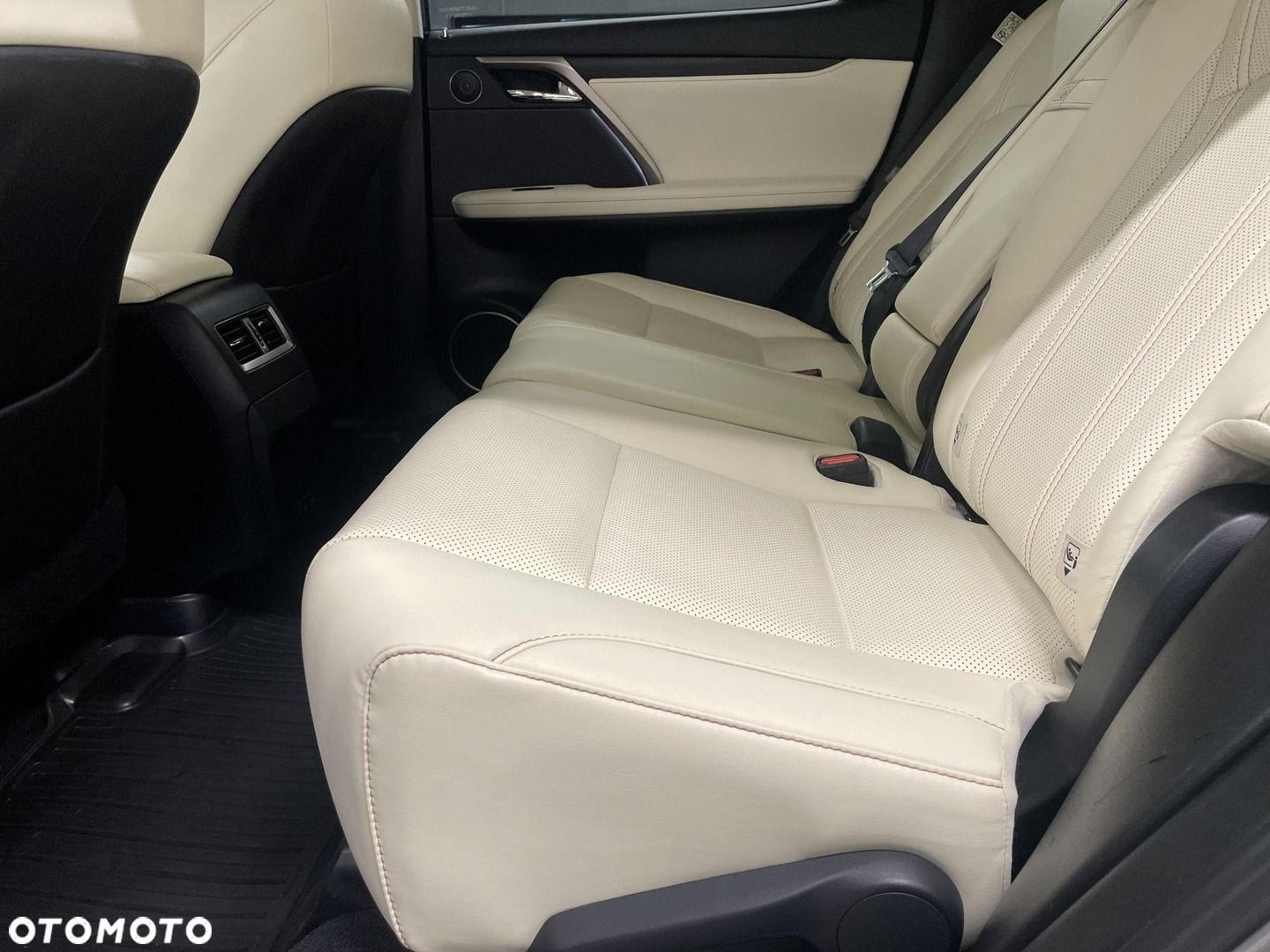 Lexus RX - 14