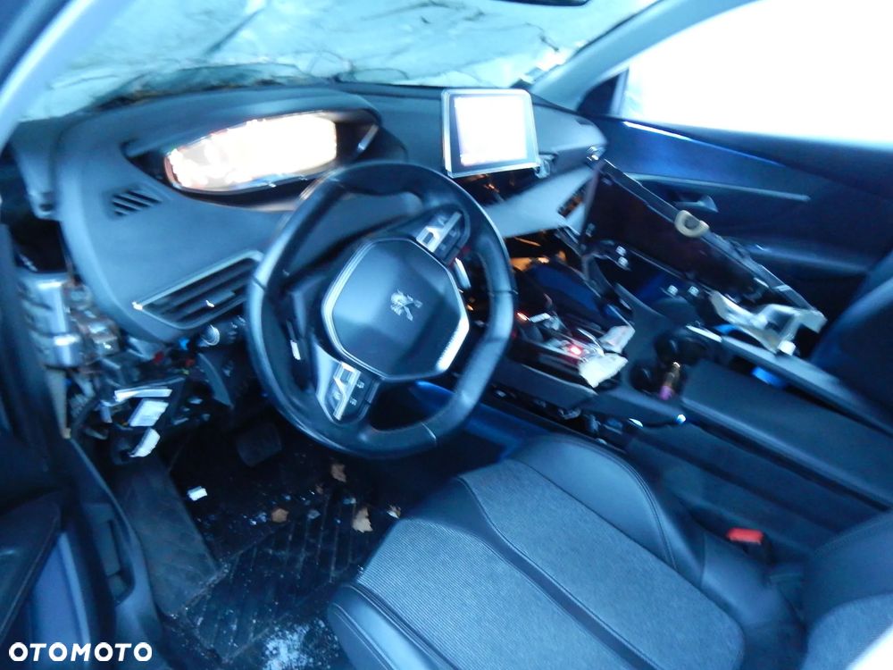 Peugeot 3008 PureTech 130 Stop & Start GPF EAT8 Allure Business-Paket - 13