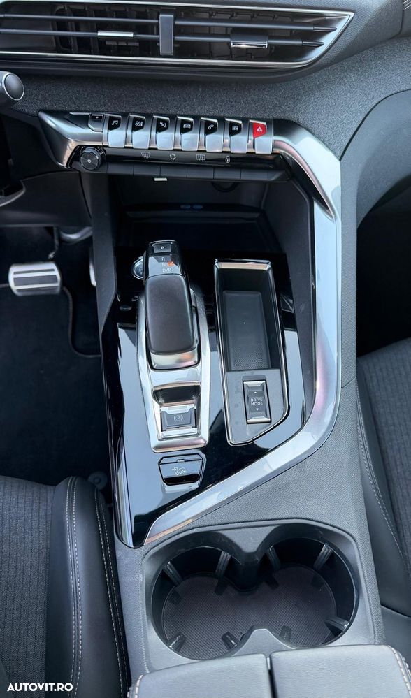 Peugeot 3008 PHEV 300 EAT8 4X4 GT - 12