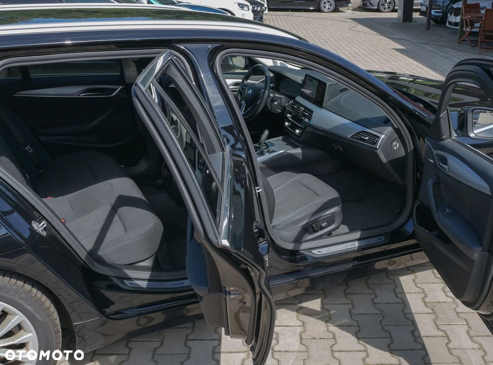 BMW Seria 5 530e - 24