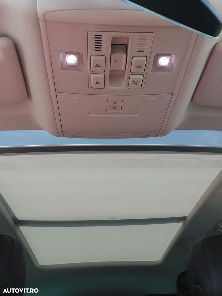 Volkswagen Passat Variant 2.0 TDI SCR DSG (BlueM. Tech) Comfortline - 11