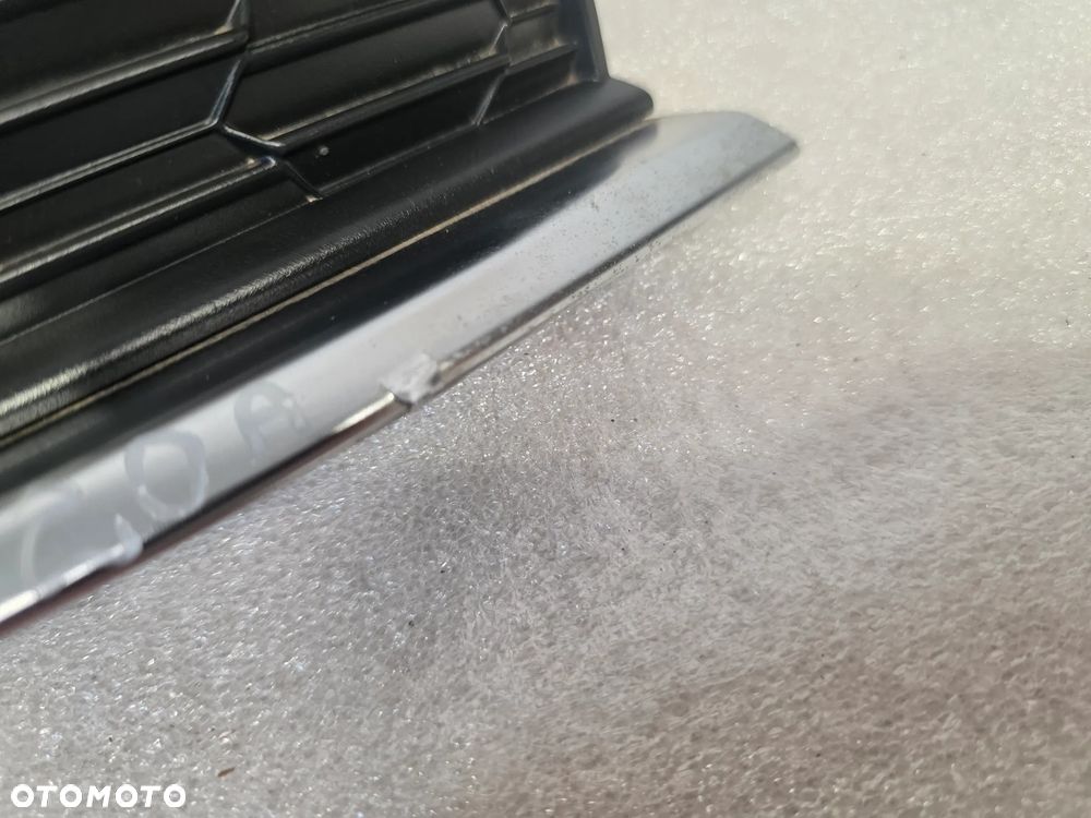 AUDI A5 8W6 LIFT 19- SPORTBACK LEWA / PRAWA KRATKA BOCZNA ZDERZAK PRZEDNIEGO PRZÓD NR 8W6807682S / 8W6807681S NR AUKCJI KB20 - 7