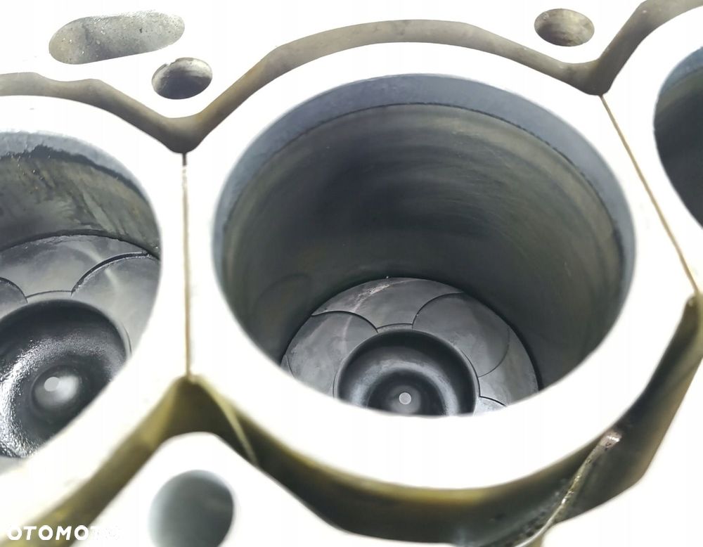 BLOK SILNIKA VOLVO V70 S60 XC70 XC90 D5244T4 - 7