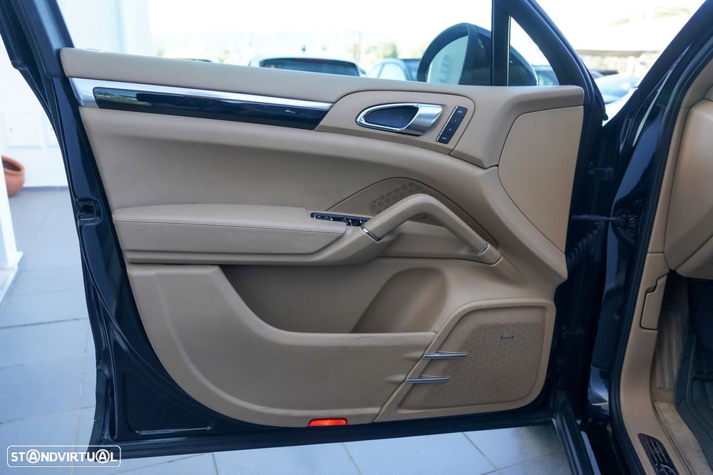 Porsche Cayenne - 15