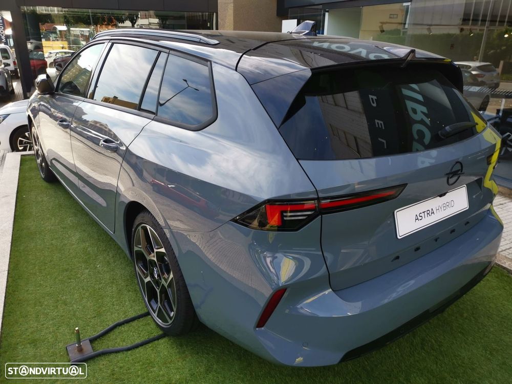 Opel Astra Sports Tourer - 2