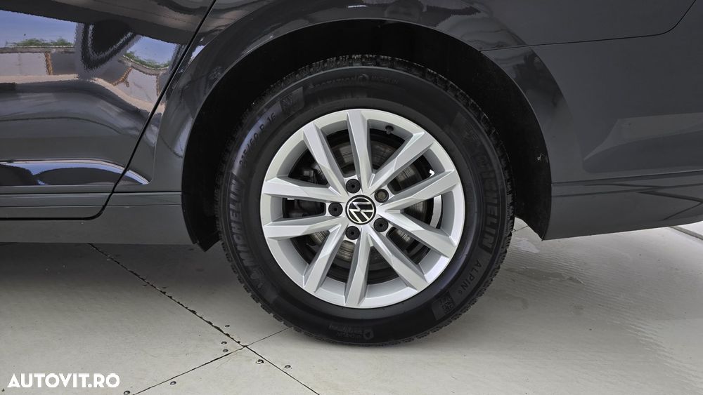 Volkswagen Passat - 22