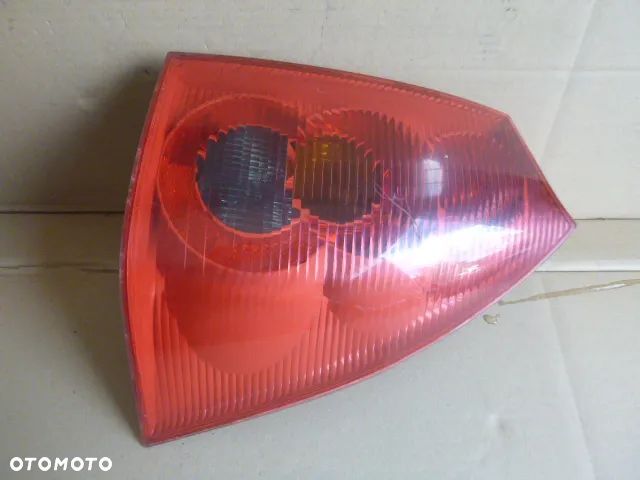 LAMPA PRAWY TYŁ PRAWA TYLNA PEUGEOT 307 KOMBI 01-05 - 1