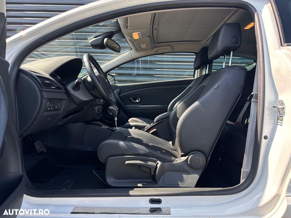 Renault Megane Coupe TCe 130 EDC Bose Edition - 12