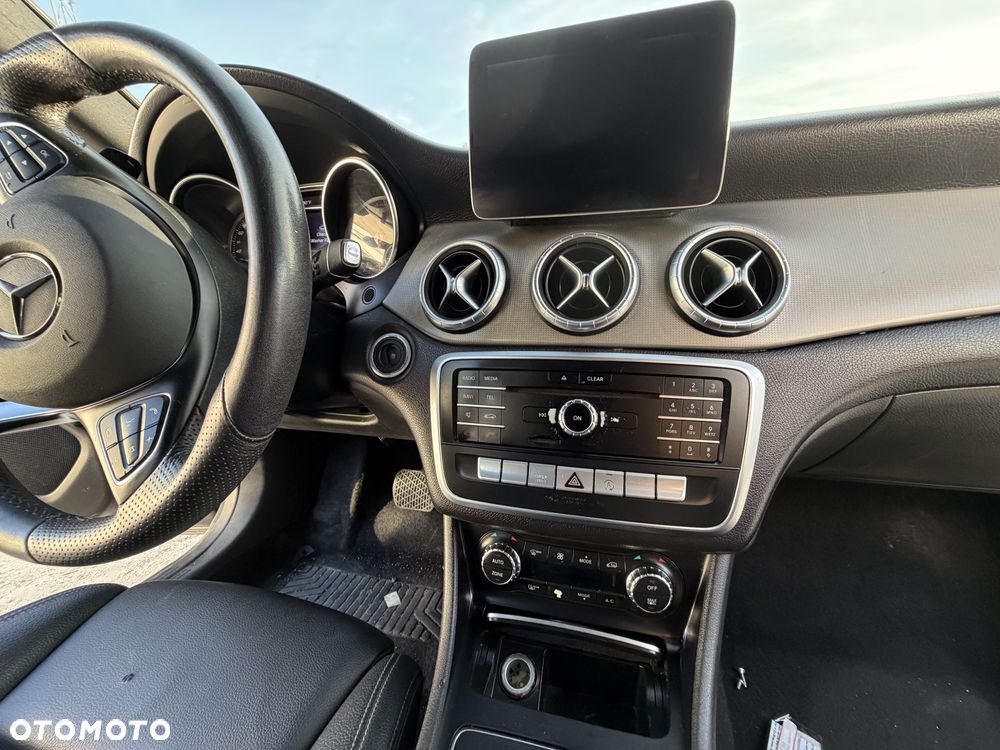 Mercedes-Benz CLA 250 AMG Line 7G-DCT - 27