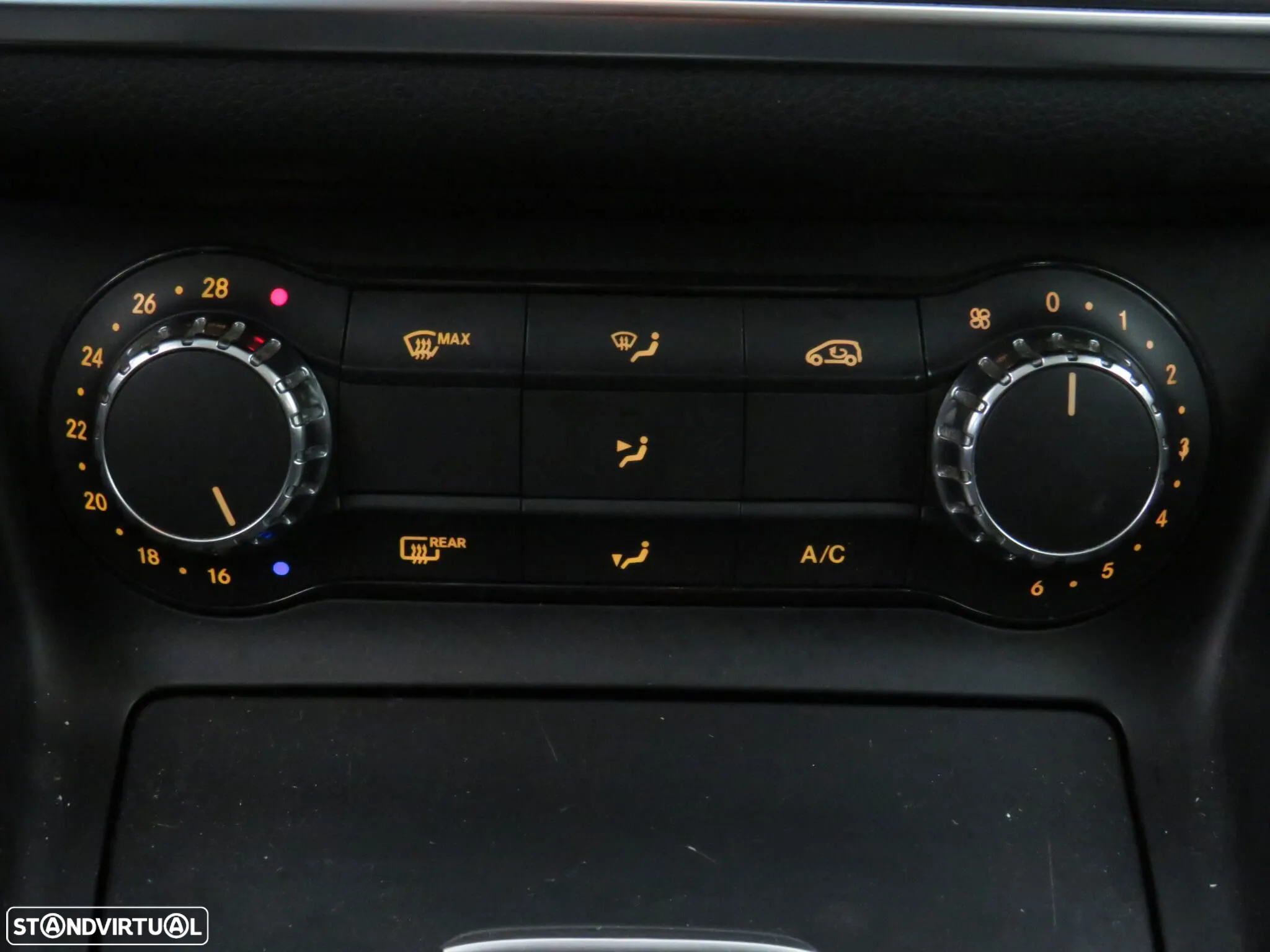 Mercedes-Benz GLA 200 d 7G-DCT Urban - 46