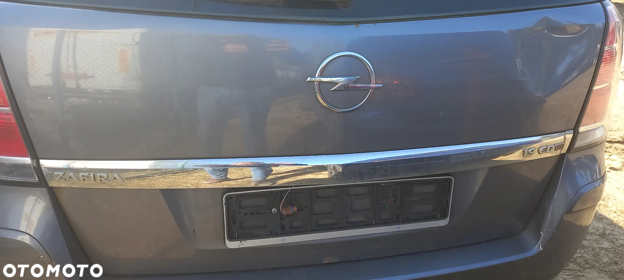 Klapa bagażnika Opel Zafira B Z155 - 2
