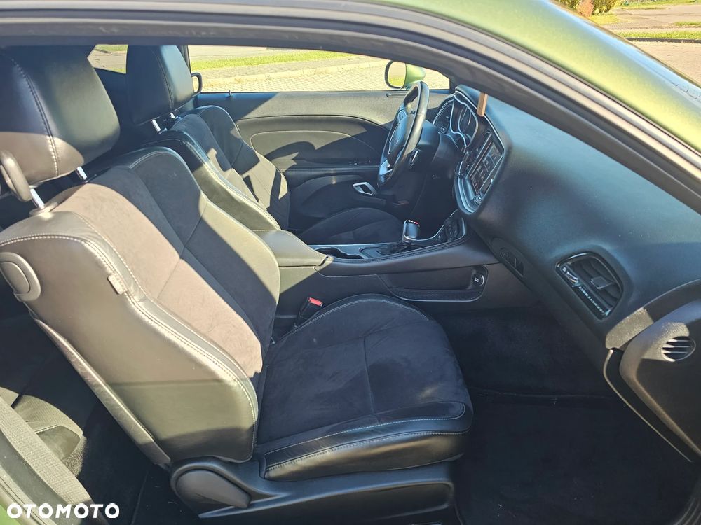 Dodge Challenger 3.6 SXT Plus - 18