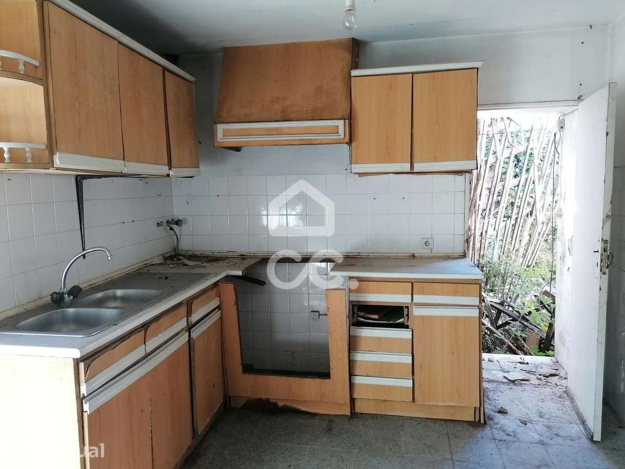 Moradia T2 para recuperar e terreno com viabilidade construtiva, em Ób - Grande imagem: 5/17