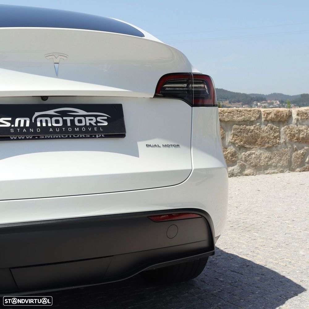Tesla Model Y Long Range Dual Motor AWD - 13