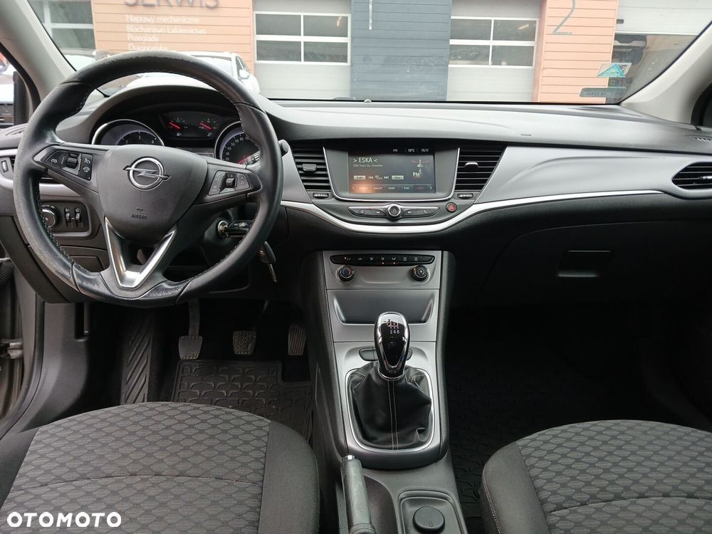Opel Astra 1.6 CDTI Essentia - 11