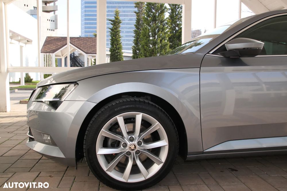 Skoda Superb 2.0 TDI DSG Sportline - 11